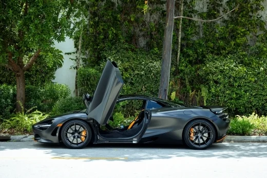 Mclaren 720 S (black)