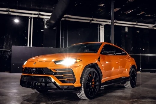 Lamborghini Urus Orange