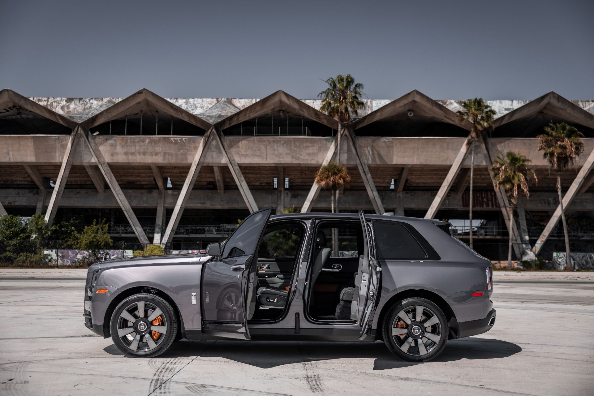 Rolls Royce Cullinan (Gray)