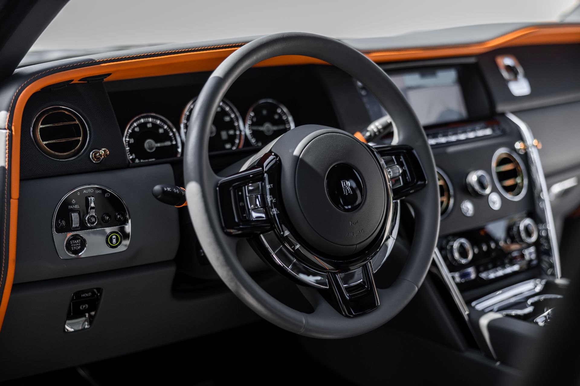 Rolls Royce Cullinan (Gray)