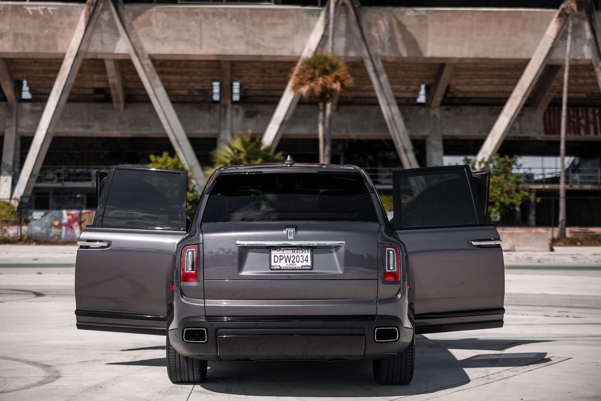 Rolls Royce Cullinan (Gray)