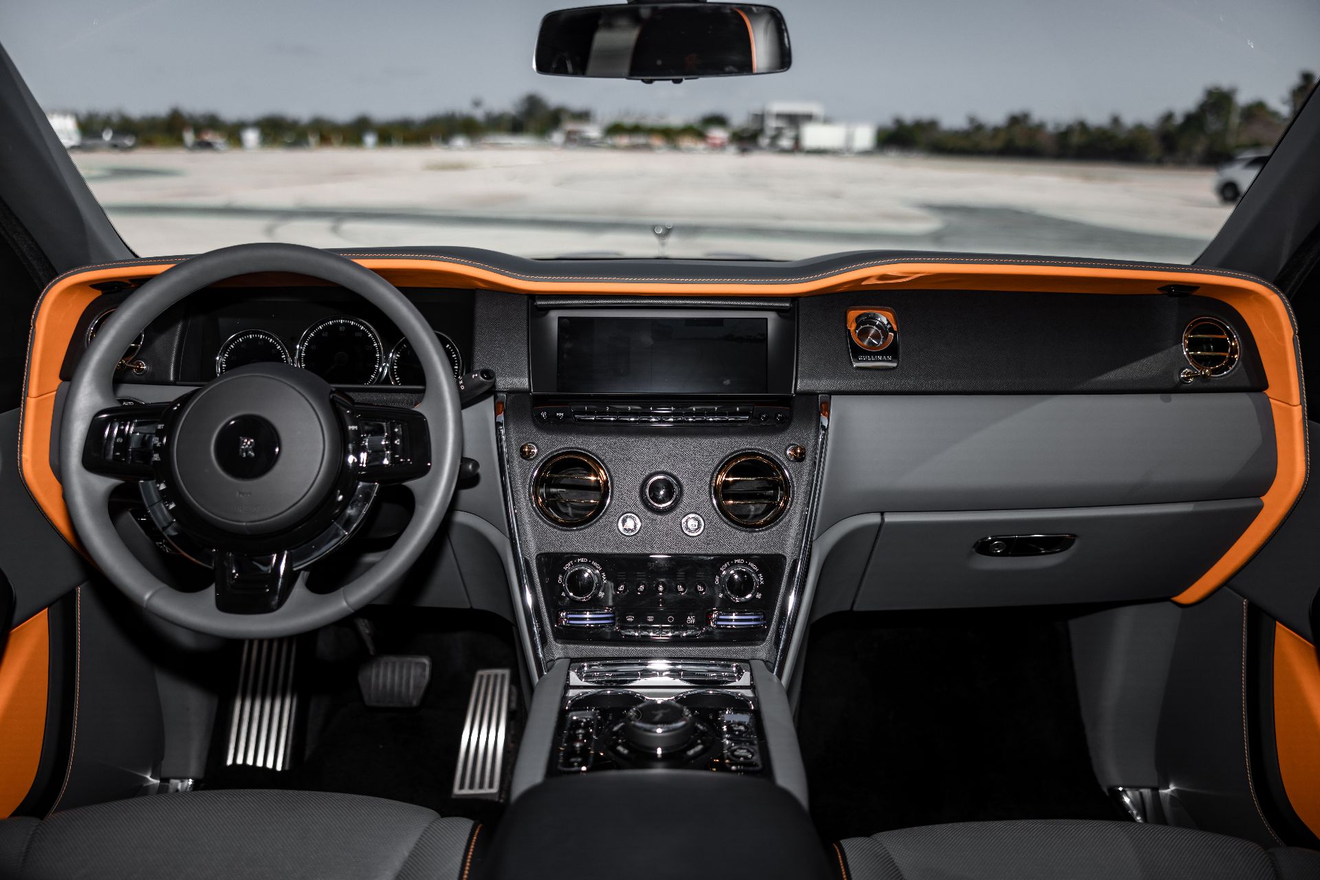 Rolls Royce Cullinan (Gray)