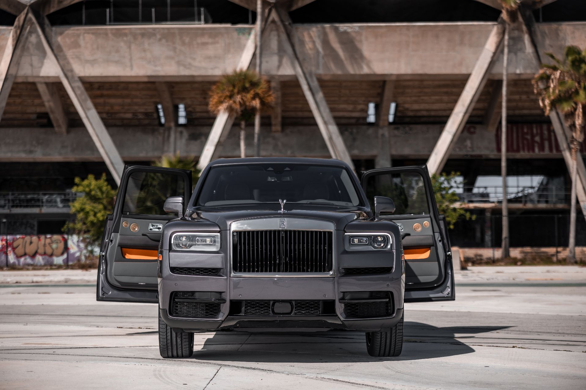 Rolls Royce Cullinan (Gray)