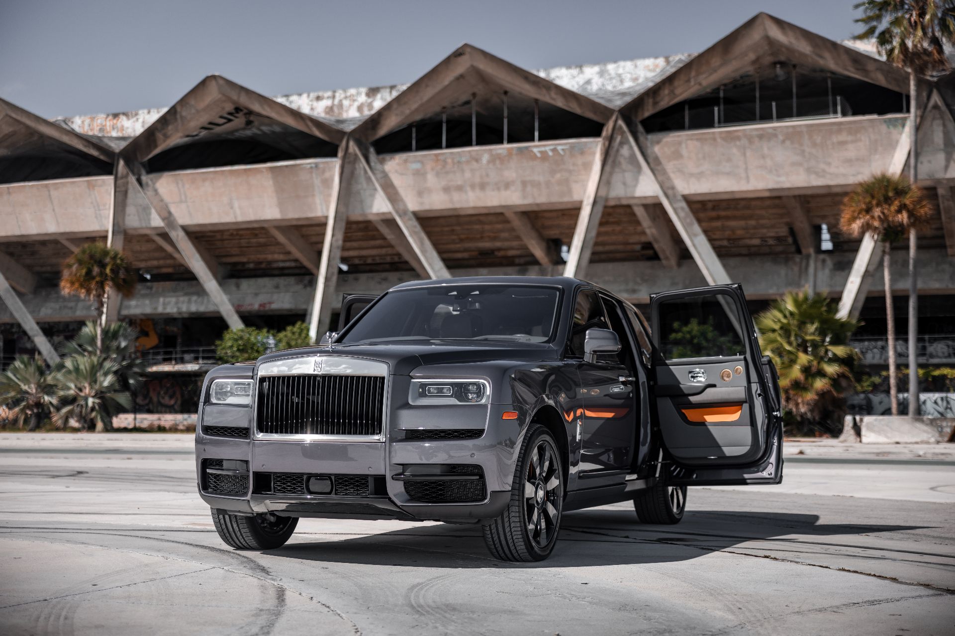 Rolls Royce Cullinan (Gray)