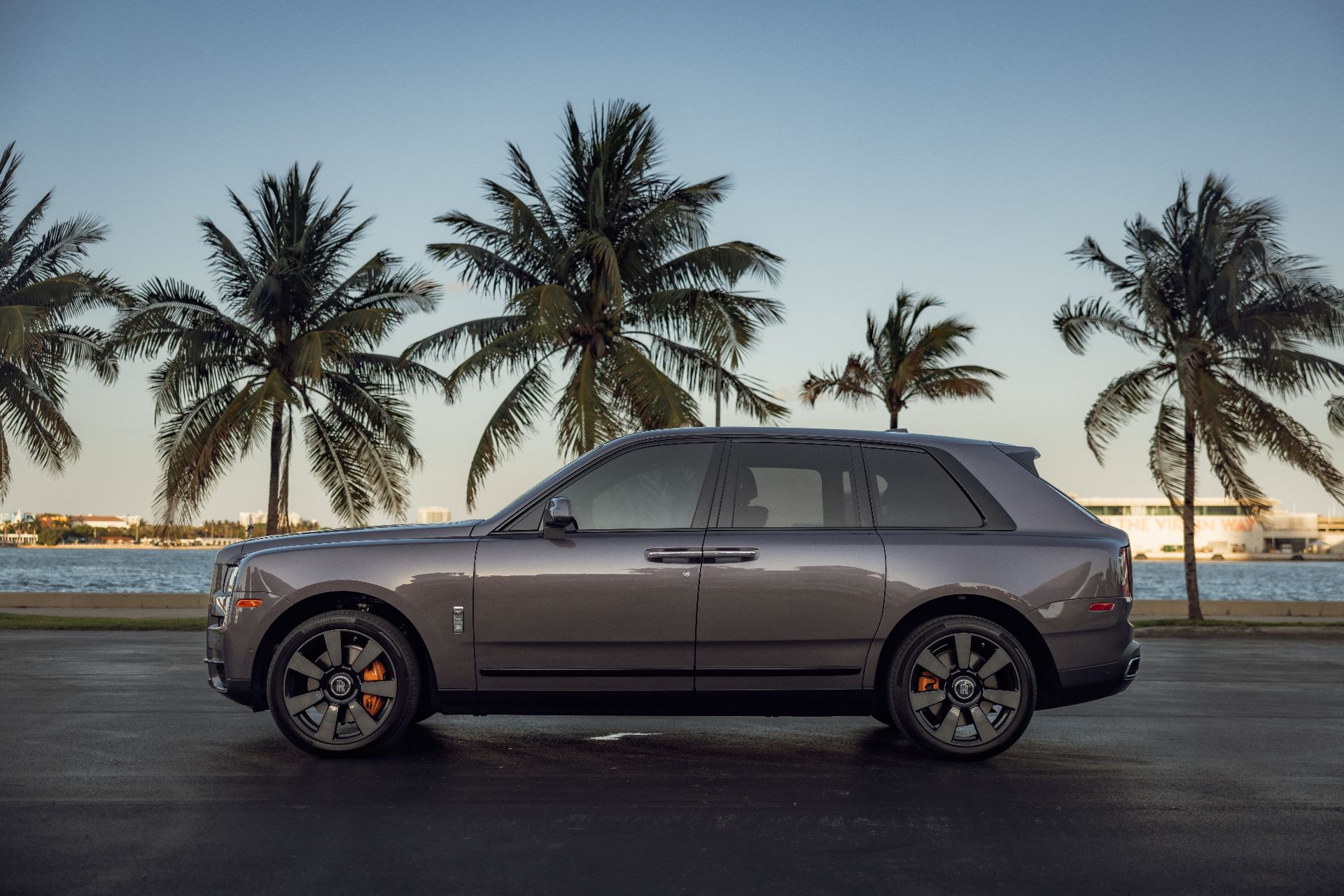 Rolls Royce Cullinan (Gray)
